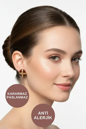 Bordo Düğme Desenli Gold Çelik Küpe