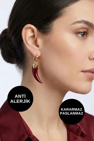 Kırmızı Taşlı Sallantılı Altın Çelik Küpe