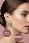 Zirkon Taşlı Sallantılı Gold Çelik Küpe